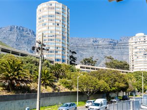 3 Bed Apartment in Vredehoek