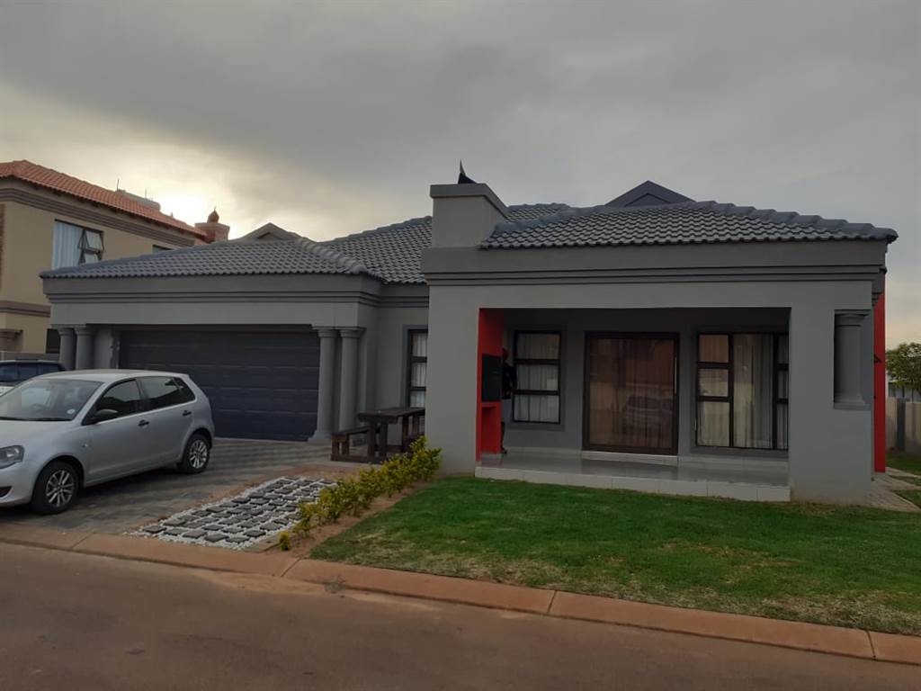 3 Bed House For Sale In The Orchards T2625976 Private