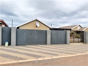 2 Bed House in Mahube Valley
