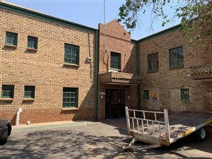 821 m² Industrial space in Gateway Industrial Park