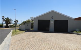 3 Bedroom House in Van Riebeeckstrand