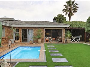 4 Bed House in Blommendal