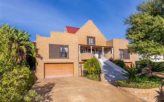 4 Bedroom House in Welgedacht