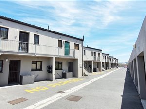 1 Bed Apartment in Klipdam