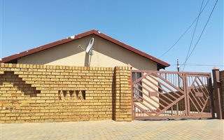 2 Bedroom House in Mabopane