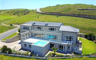 5 Bedroom House in Pezula Golf Estate