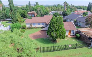 3 Bedroom House in Brackendowns