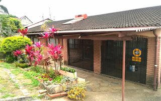 4 Bedroom House in Escombe