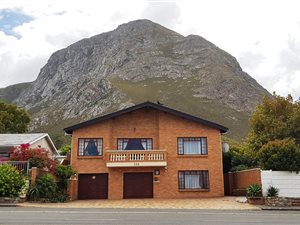 3 Bed House in Voelklip