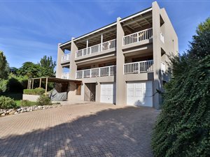4 Bed House in Robberg Ridge