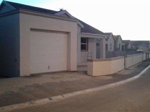 3 Bed House in Lentegeur