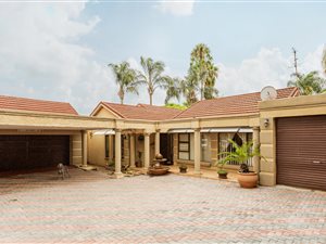 4 Bed House in Theresa Park