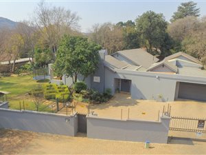 4 Bed House in Lynnwood Glen