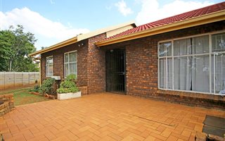 3 Bedroom House in Heuweloord