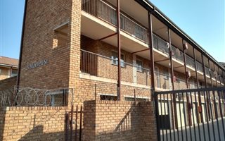 2 Bedroom Flat in Kempton Park Central