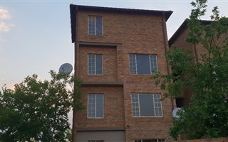 2 Bedroom Apartment in Hazeldean (Silverlakes Surroundings)