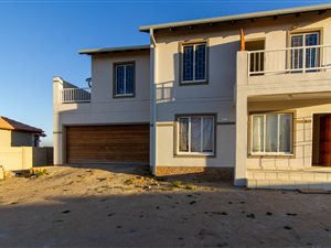 4 Bed House in Blue Hills