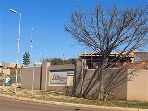 638 m² Land available in Eldoraigne