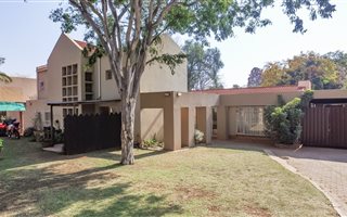 6 Bedroom House in Meyerspark