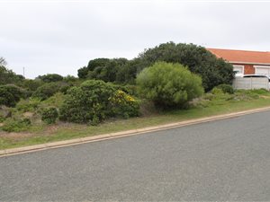700 m² Land available in Stilbaai