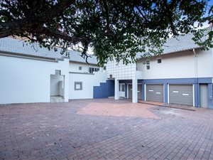 4 Bed House in Waterkloof Ridge