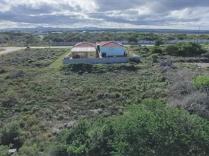736 m² Land available in Paradise Beach