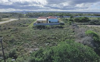 736 m² Land available in Paradise Beach