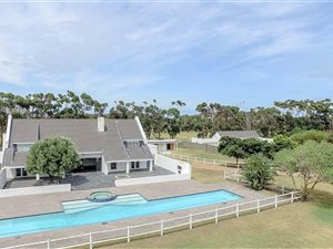 6 Bedroom House in Noordhoek