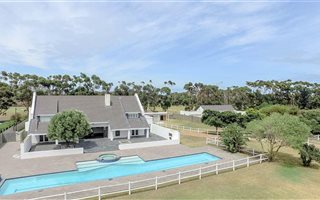 6 Bedroom House in Noordhoek