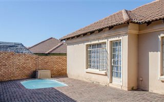 3 Bedroom Duet in Bergtuin