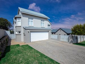 4 Bed House in The Hills