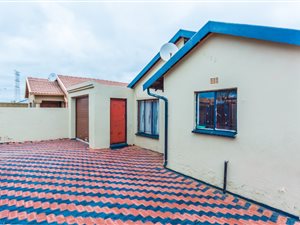 3 Bed House in Protea North