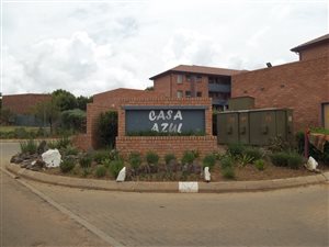 2 Bed Apartment in Rooihuiskraal North