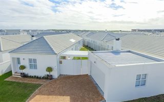 3 Bedroom House in Sunningdale
