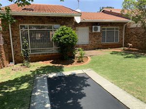 3 Bed Flat in Meredale