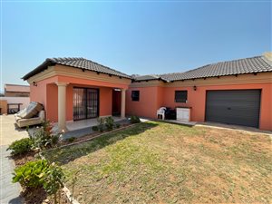 3 Bed House in Roodekop