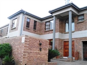4 Bed House in Van Riebeeck Park
