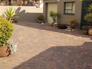 3 Bed Townhouse in Vanderbijlpark SW2