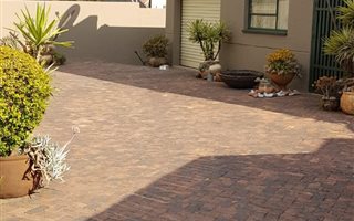 3 Bedroom Townhouse in Vanderbijlpark SW2