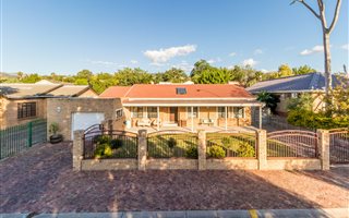 4 Bedroom House in Berg En Dal