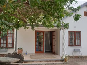 2 Bed House in Oudtshoorn Central