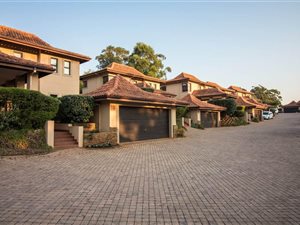 3 Bed House in Hilltop Estate