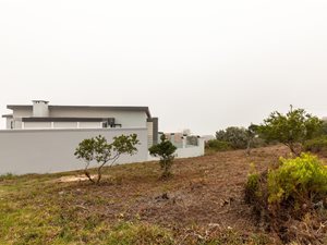 750 m² Land available in Reebok