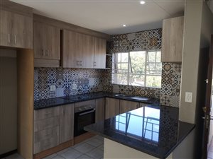 2 Bed Flat in Lakefield