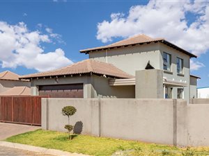 3 Bed House in Halfway House