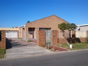 4 Bed House in Grassy Park