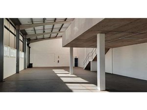 420 m² Commercial space in Glen Anil