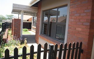 2 Bedroom Cluster in Olivedale