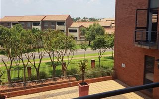 141.669998168945 m² Office Space in Highveld