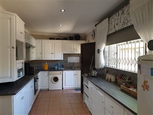 3 Bed House in Panorama